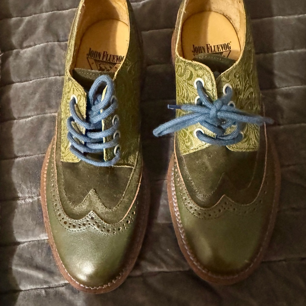 John Fluevog Guardian Angel Olive Green Brogued Leather Oxfords size 9
